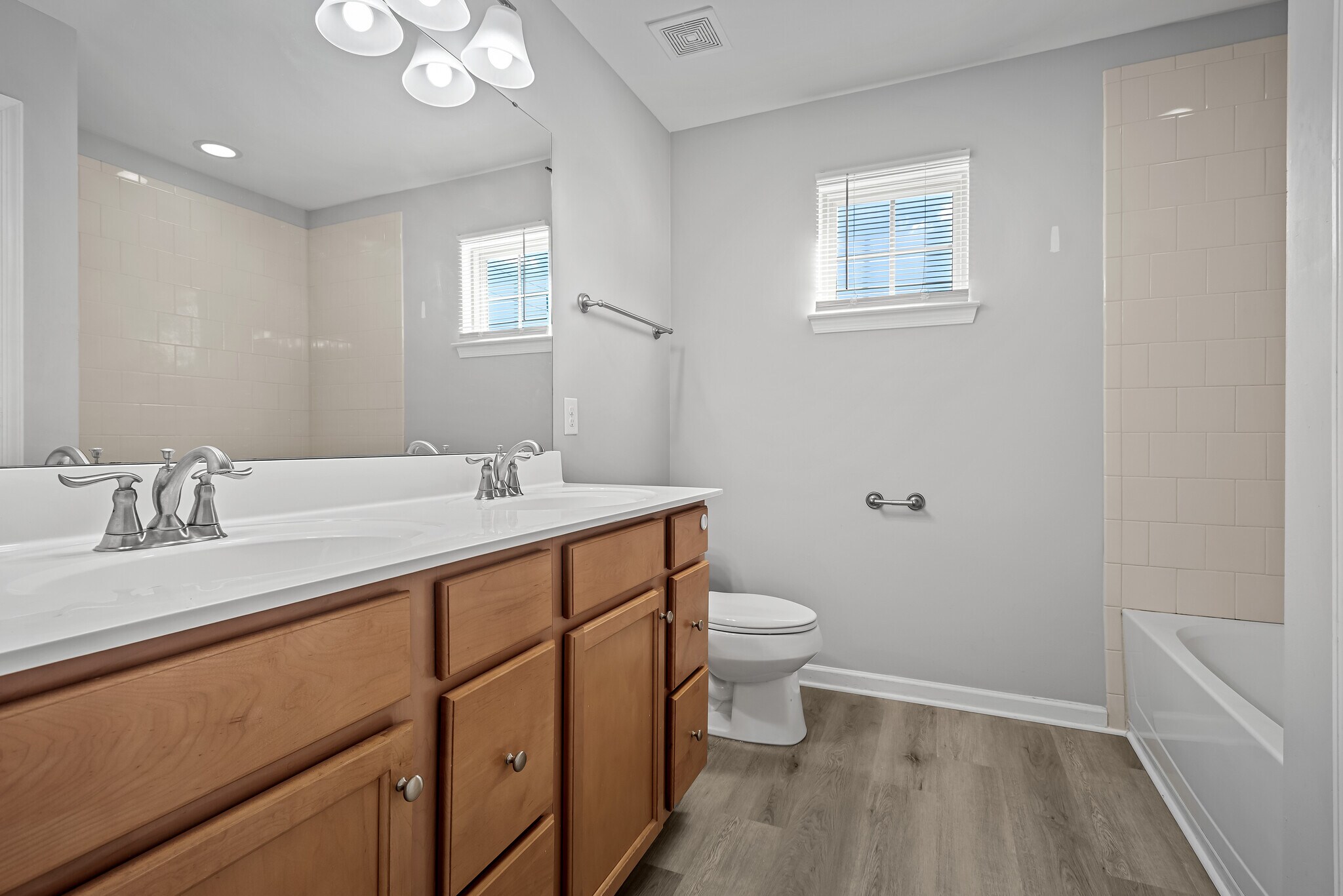 Building Photo - 428 Heroit Dr