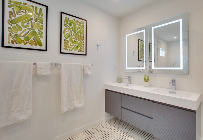 Building Photo - 12945 Welby Way