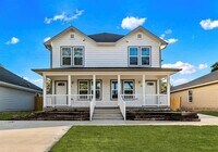 Building Photo - 404 E Elm St