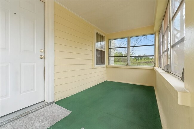 Building Photo - Charming 3BR House in Toledo