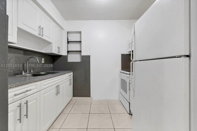 Building Photo - 670 NE 130th St
