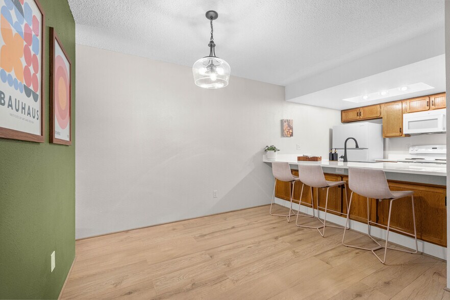 Dining or office space - 540 S Forest St