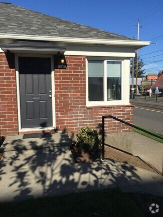 Building Photo - 1bed w/hardwoods, extra storage onsite, co...