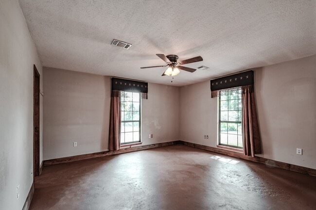 Building Photo - 521 Northwood Dr