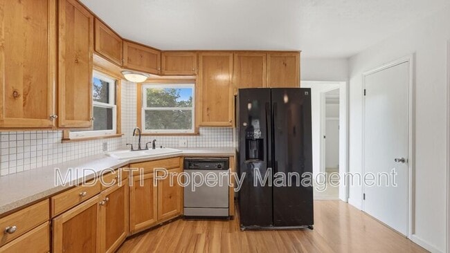 Building Photo - 1079 Canyon Dr