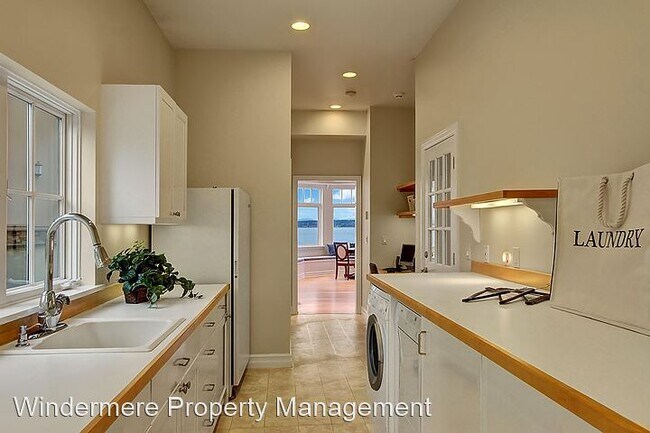 Building Photo - 12108 NE Apple Tree Point Ln