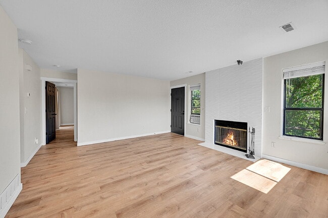 Building Photo - $1,995.00, 2 Bed 2 Bath Condo in Westminster!