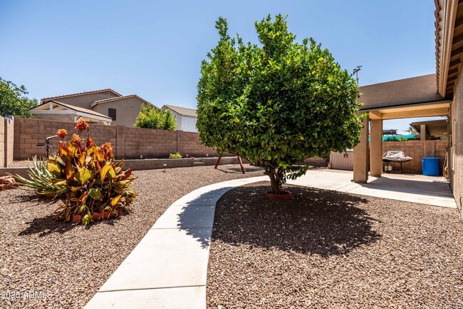 Building Photo - 2177 W Agrarian Hills Dr