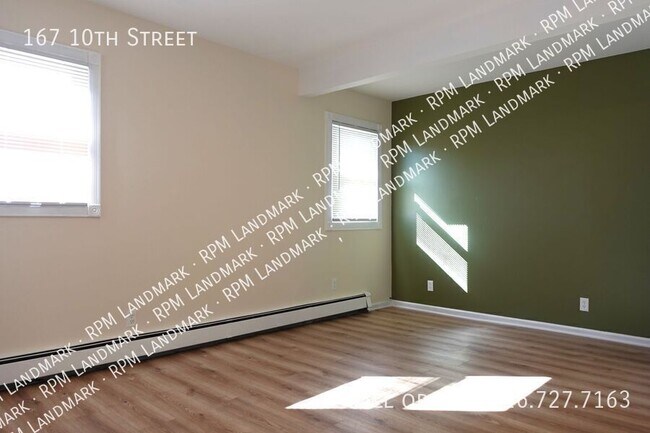 Building Photo - 167 10th St