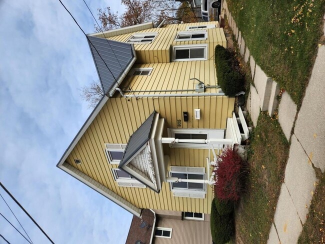 Primary Photo - 905 S 21st St