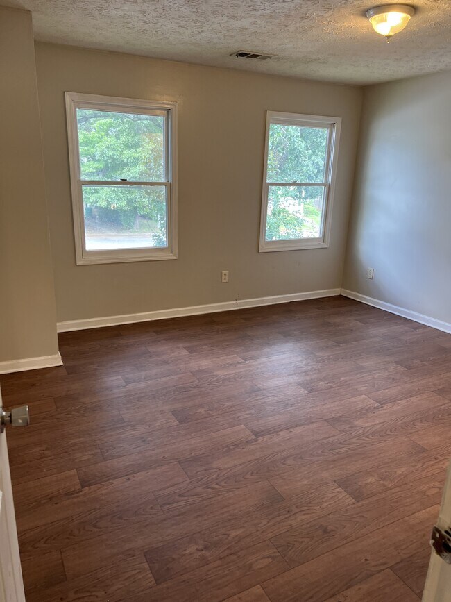 Building Photo - 2184 Wellington Cir