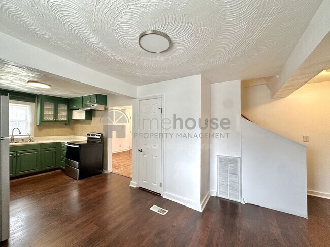 Building Photo - 3428 Thomas St