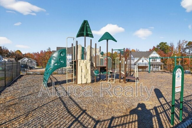 Building Photo - 7172 Sylvan Retreat Dr