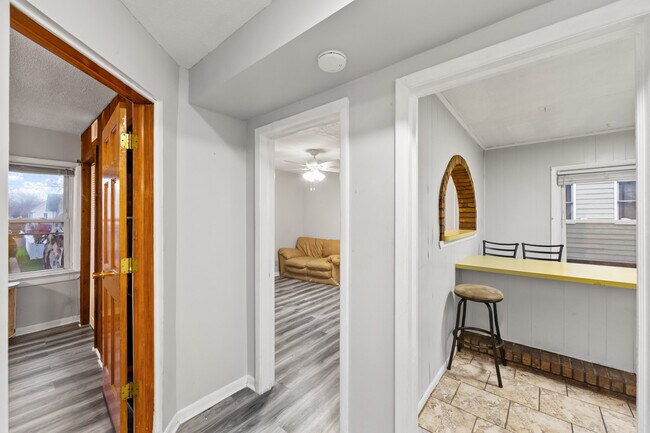 Building Photo - 23 2nd St