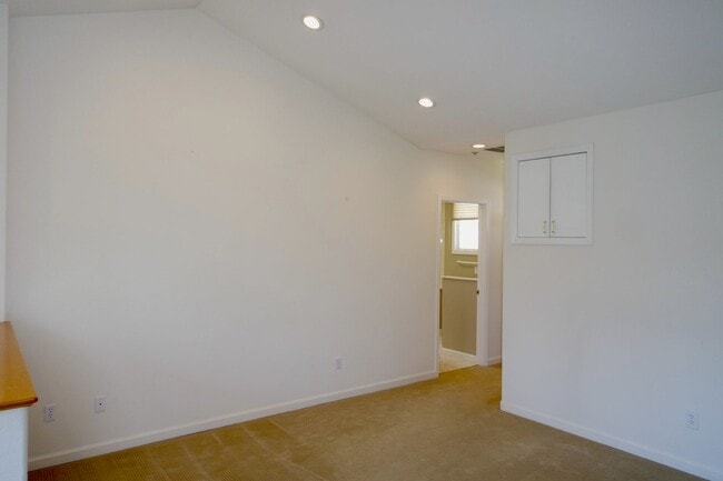 Building Photo - Downtown Los Altos