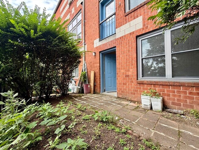 Building Photo - 26 Ellingwood St