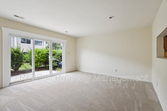 Building Photo - 3823 Staffordshire Ln