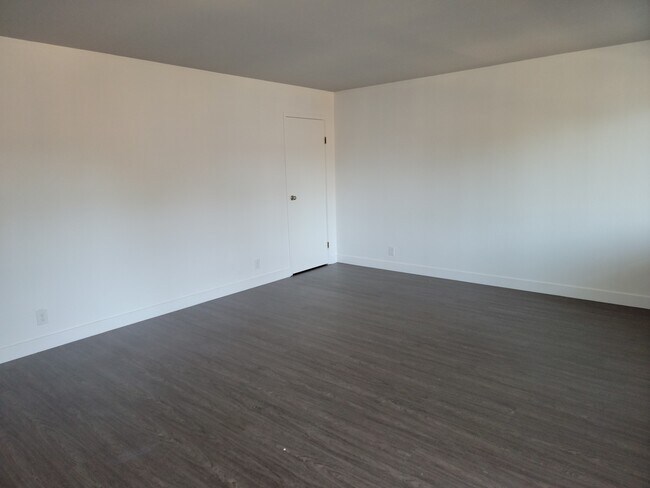 Building Photo - 3216 Delaware St