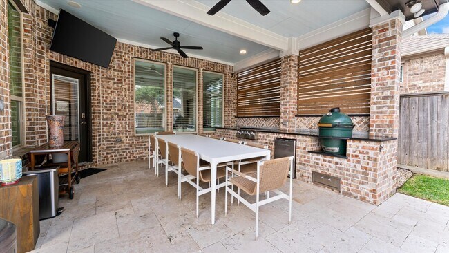 Building Photo - 14 Whispering Thicket Pl