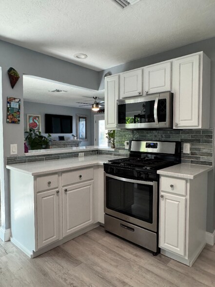 Building Photo - 380 Carrousel Ct