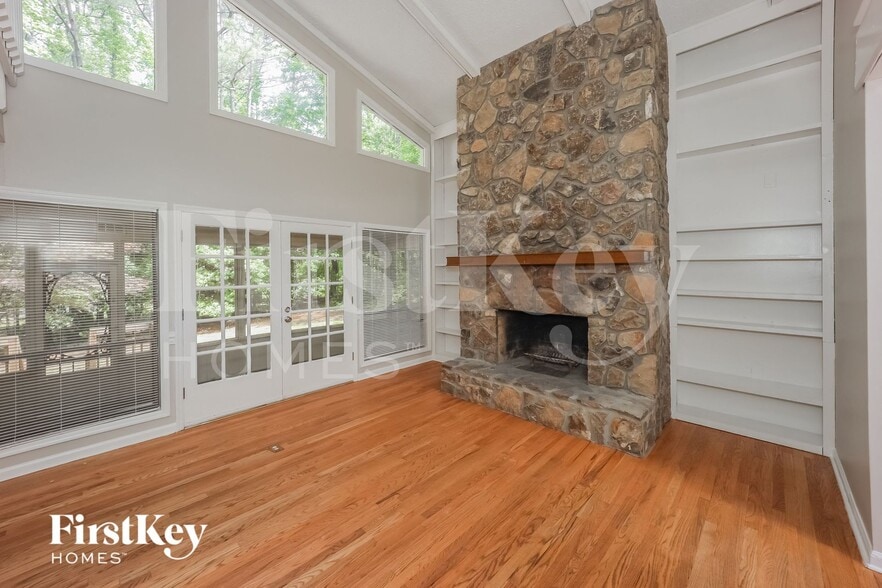 Building Photo - 815 San Remo Ct