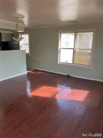 Building Photo - 5989 Julian Ave