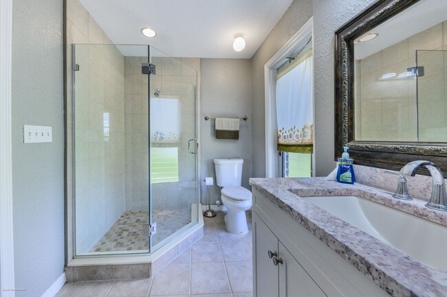 Building Photo - price drop!! PET FRIENDLY- WATERFRONT- SPACIOUS- CENTRAL LOCATION