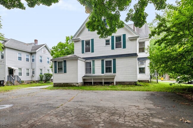 Building Photo - 22 Linden St