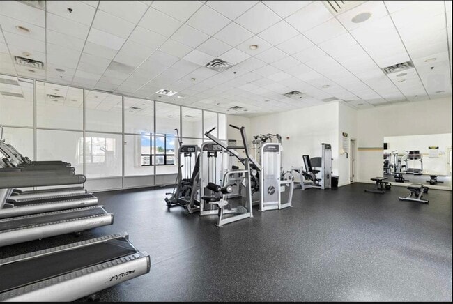 Building Photo - 10 Regent St