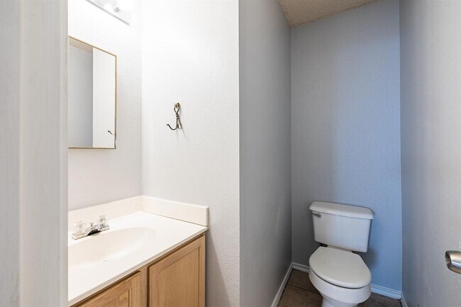 Building Photo - 1240 Dexford Dr