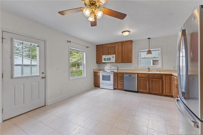 Building Photo - 813 McPherson Ave