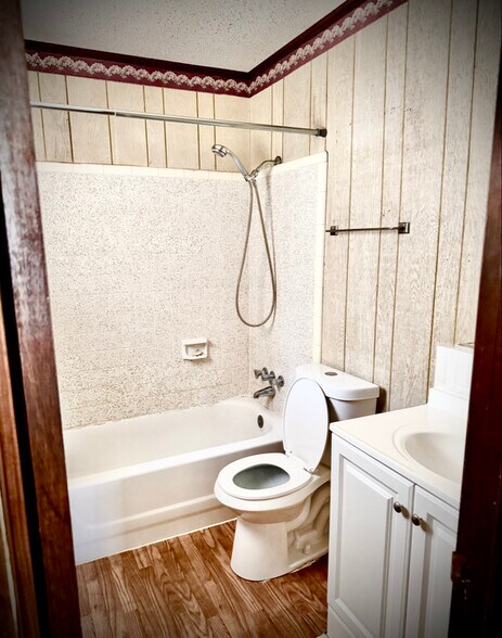 Building Photo - 406 S Hubbard Ave.