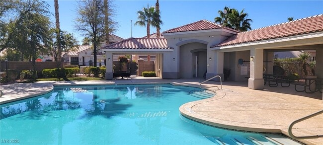 Building Photo - 824 Painted Vista Ave