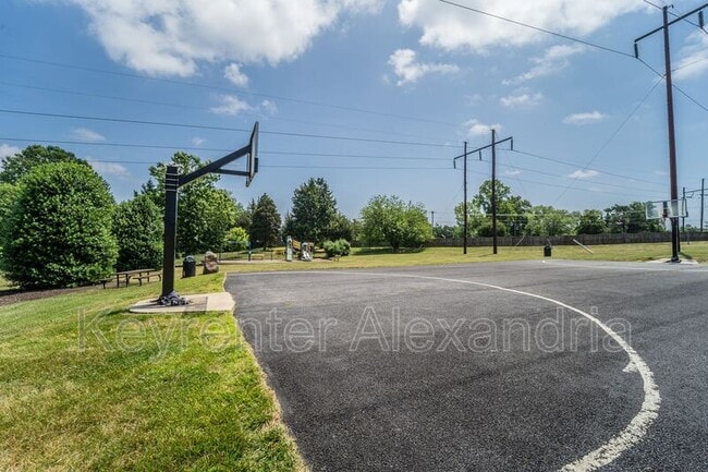 Building Photo - 13183 Oak Farm Dr