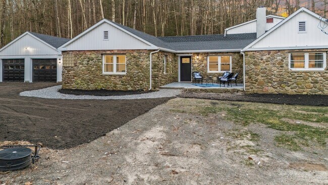 Building Photo - 45 Westledge Rd