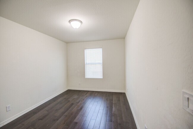 Building Photo - Cooley Station Stunning 3 bedroom!