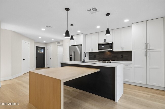 Building Photo - 5117 E Beck Ln