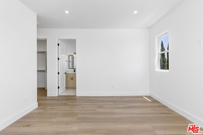 Building Photo - 5048 Cleon Ave