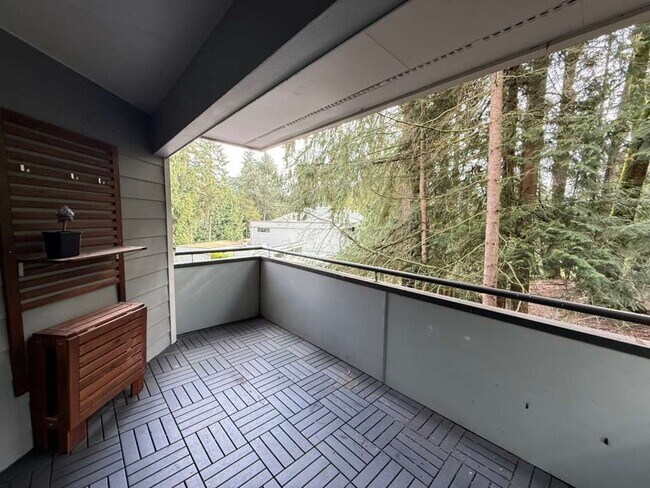 Building Photo - 3 Bedroom 2 Bathroom Plus Parking and Storage!