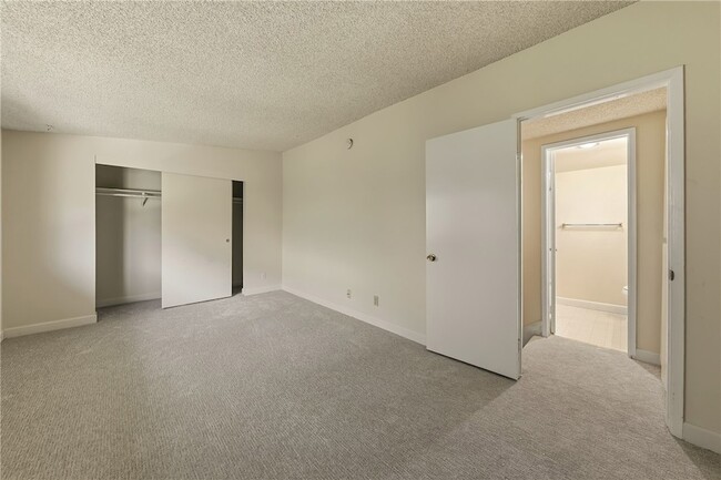 Building Photo - 23821 Hillhurst Dr