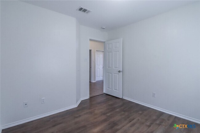 Building Photo - 7819 Bridgepointe Dr
