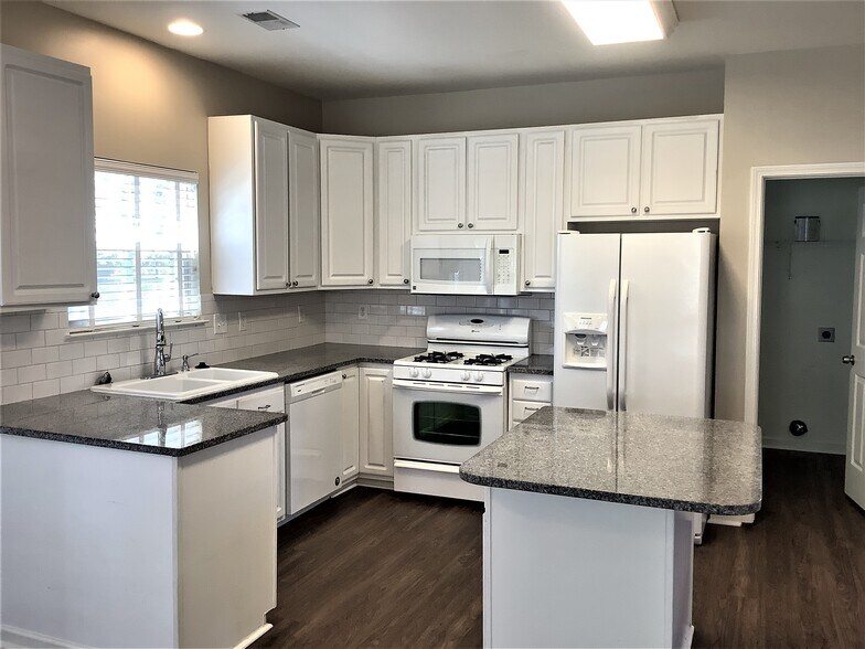 Building Photo - 818 Laurel Meadows Pkwy