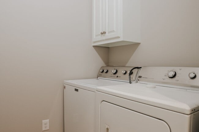 Building Photo - Family Home in Shelbi Place Available Aug ...