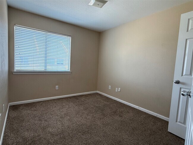 Building Photo - 1625 Townhome Ln