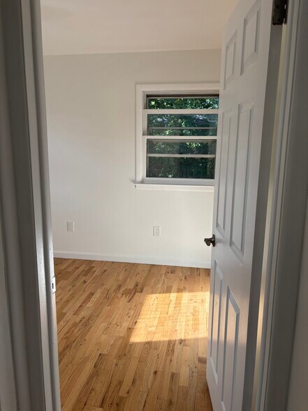 Building Photo - 121 Egbert Ave