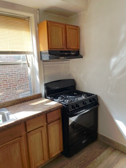 Building Photo - 6324 N Claremont Ave