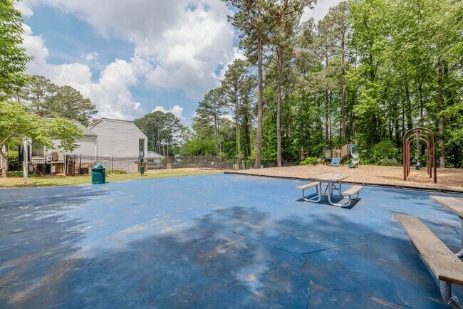 Building Photo - Affordable Living 20 Minutes from Everything Atlanta -2 Bedroom 2 1/2 Baths only $1300*