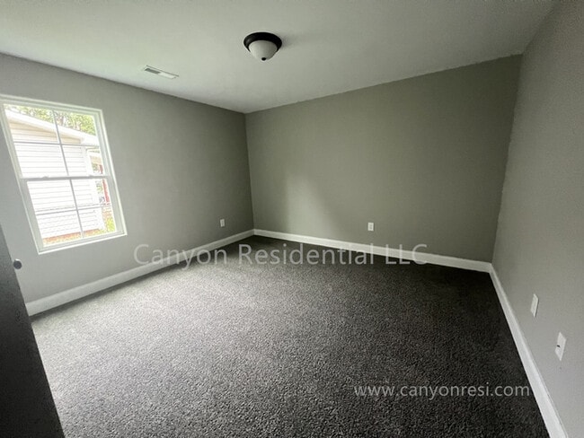 Building Photo - 1725 Peachtree St