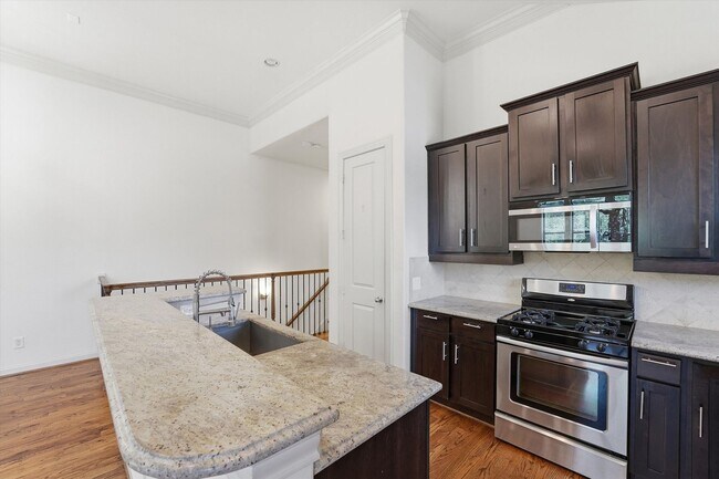 Building Photo - Awesome Two Story town home located in the heart of the city!