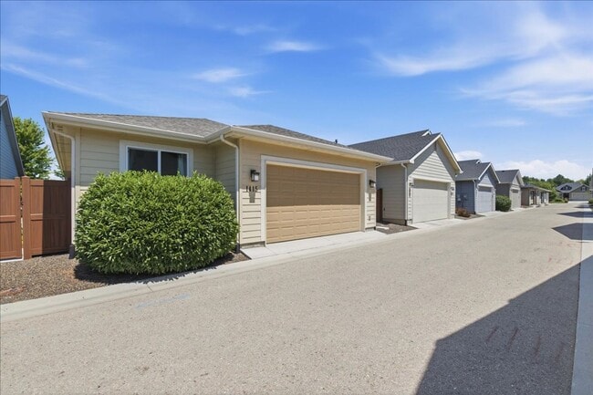 Building Photo - Single Story-3 Bedroom 2 Bathroom Home in a 55+ Community